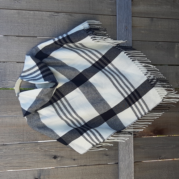 Signature Weekend poncho Size S/M - Picture 3 of 3